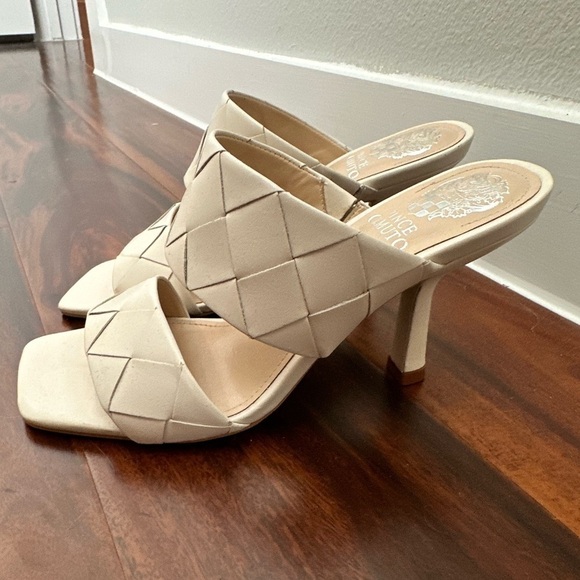 Vince Camuto heels - Picture 2 of 4